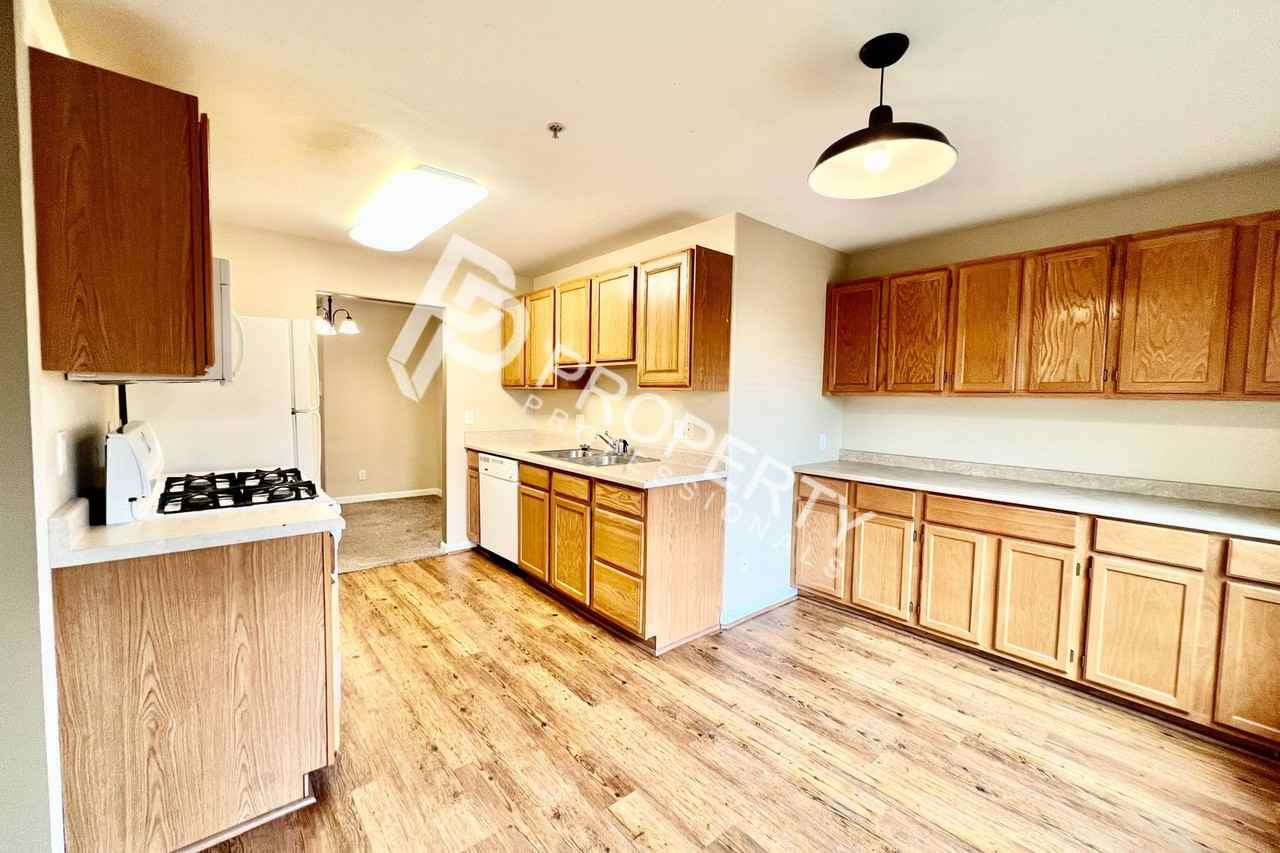 796 Castle Valley Blvd #E - Photo 5 of 16
