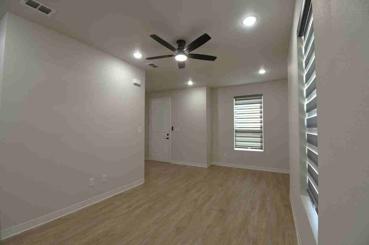 1158 E Earle St - Photo 6 of 27