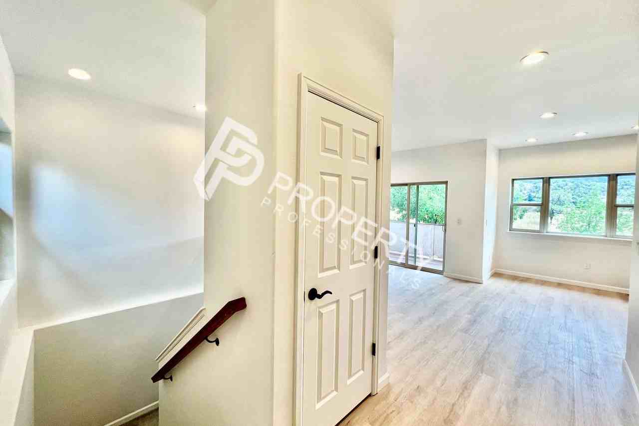 94 Castle Ridge Dr - Photo 3 of 18