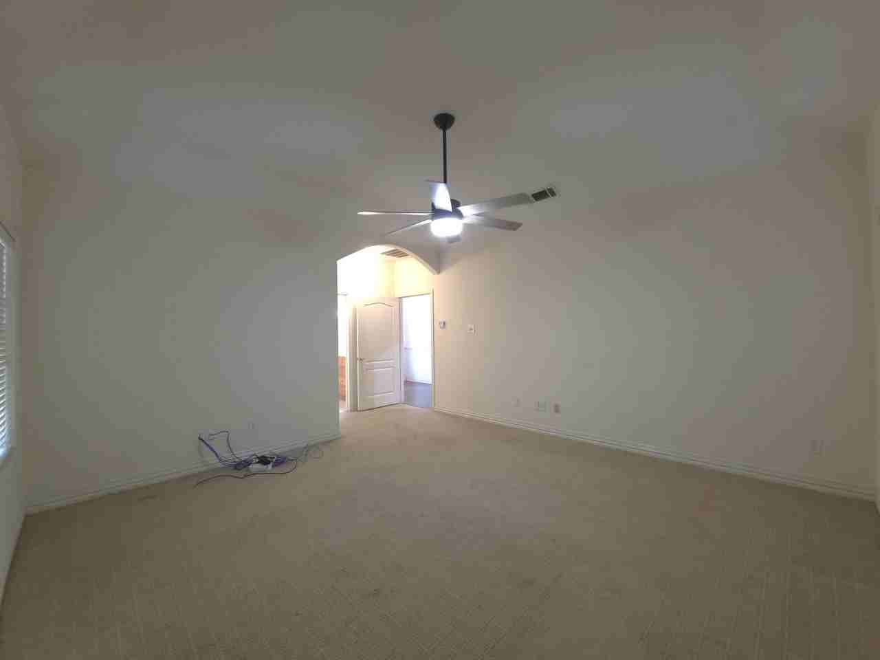 201 W Oak St - Photo 5 of 50