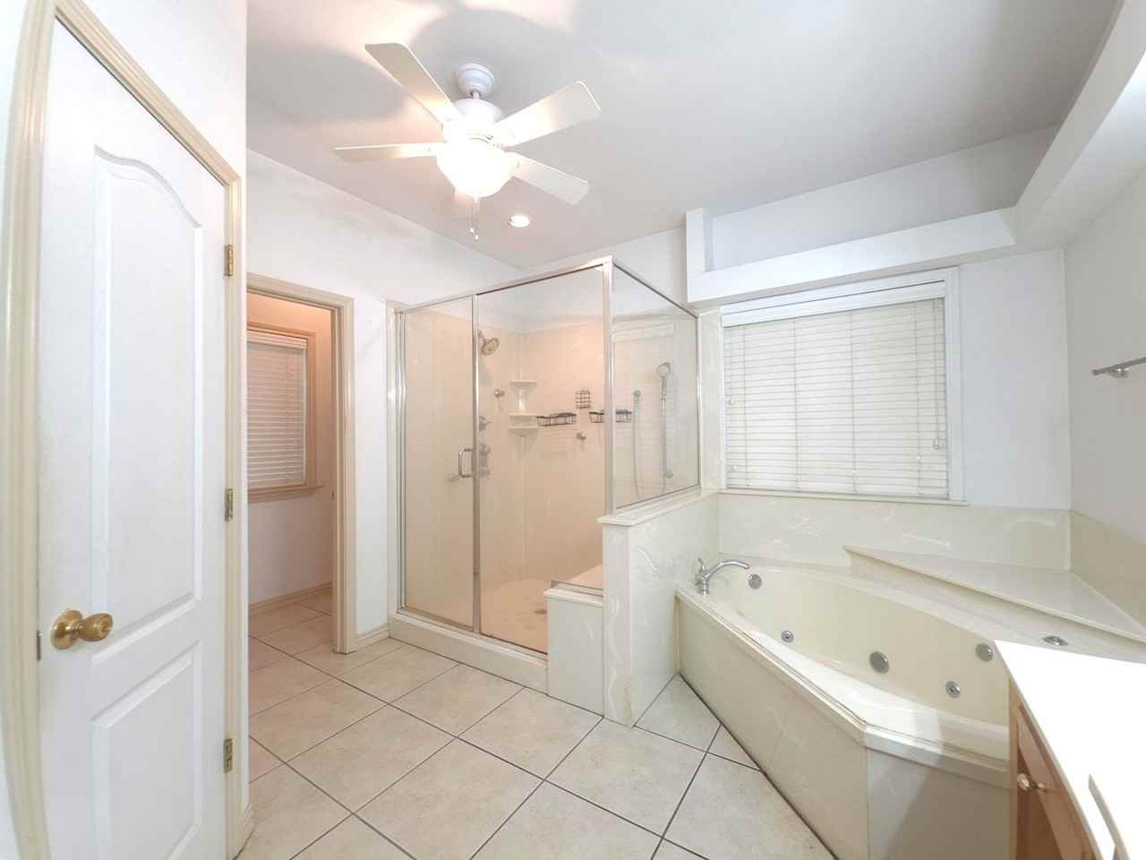 201 W Oak St - Photo 6 of 50