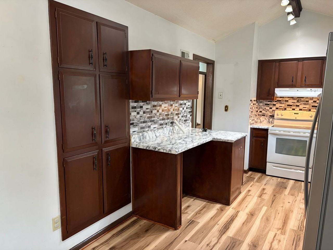 8923 N Walnut St - Photo 5 of 19