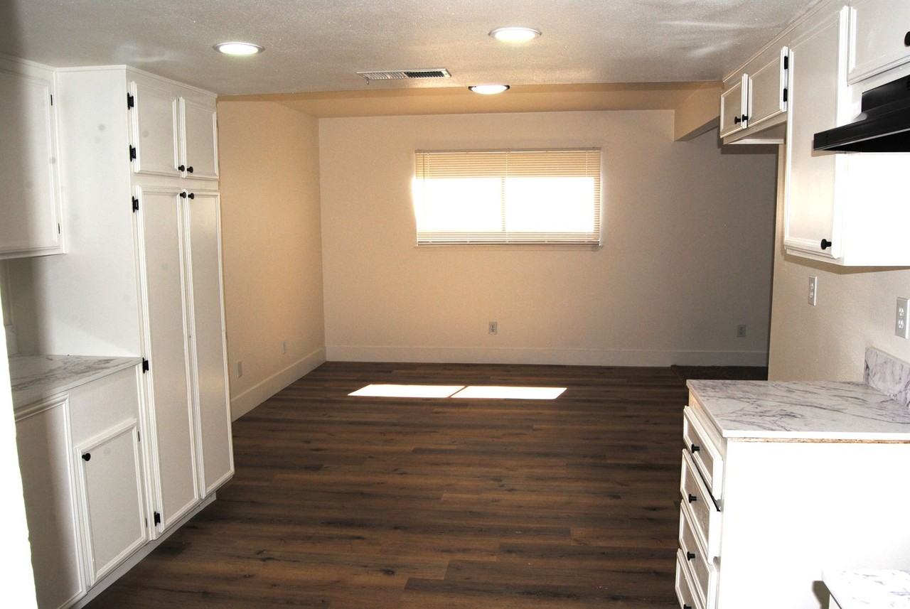 2401 Bernice Ct - Photo 3 of 16