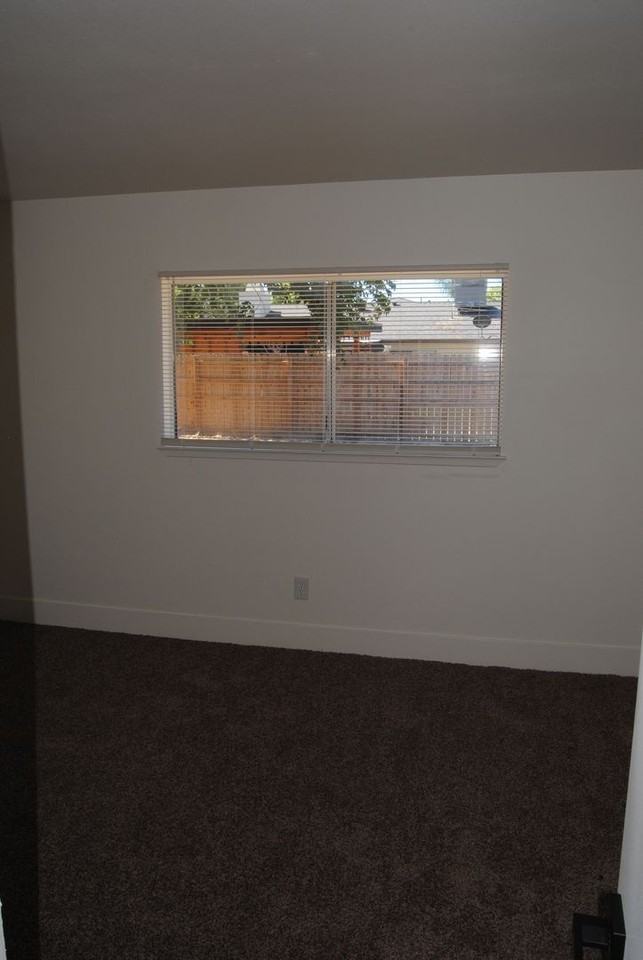 2401 Bernice Ct - Photo 6 of 16