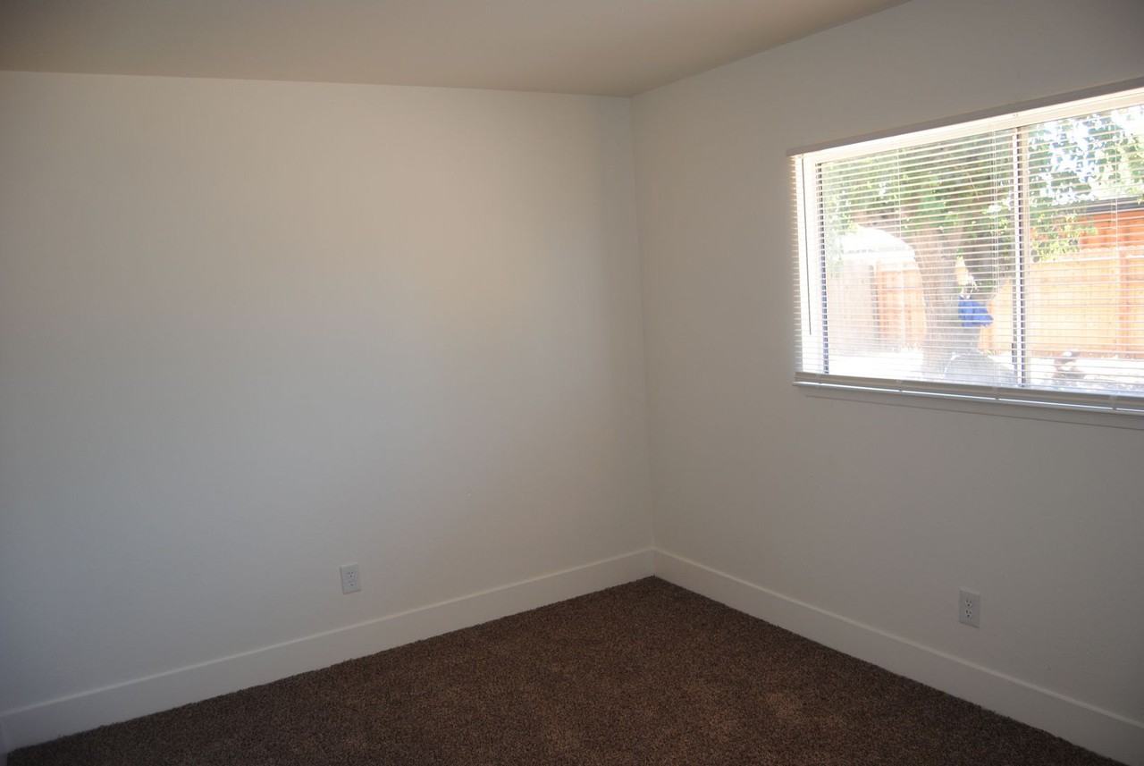 2401 Bernice Ct - Photo 7 of 16