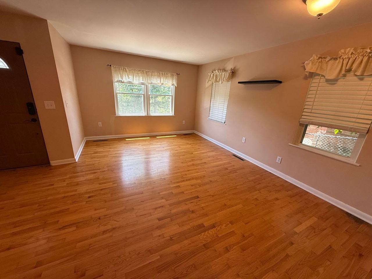 908 Churchill Cir - Photo 2 of 17