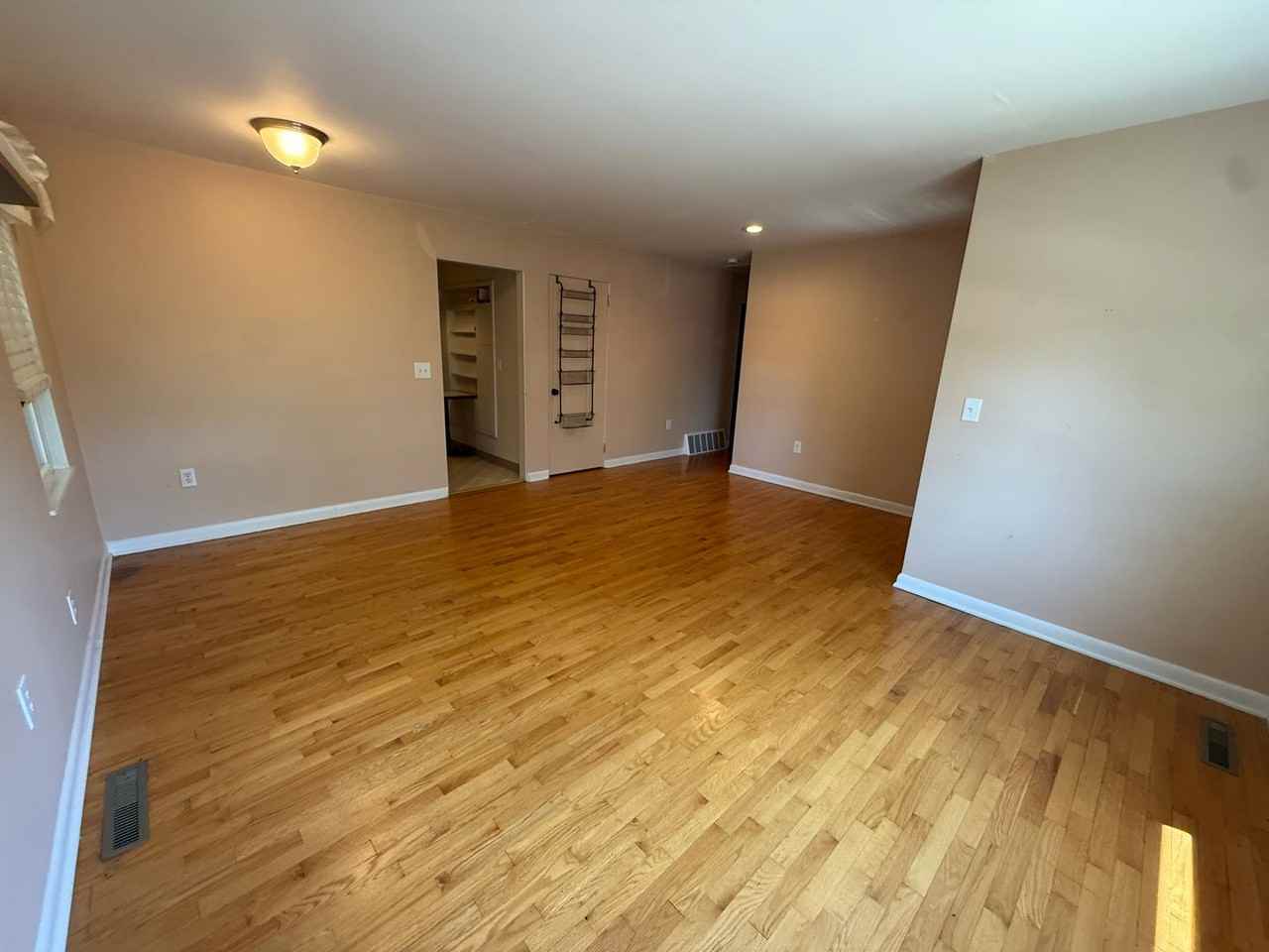 908 Churchill Cir - Photo 3 of 17