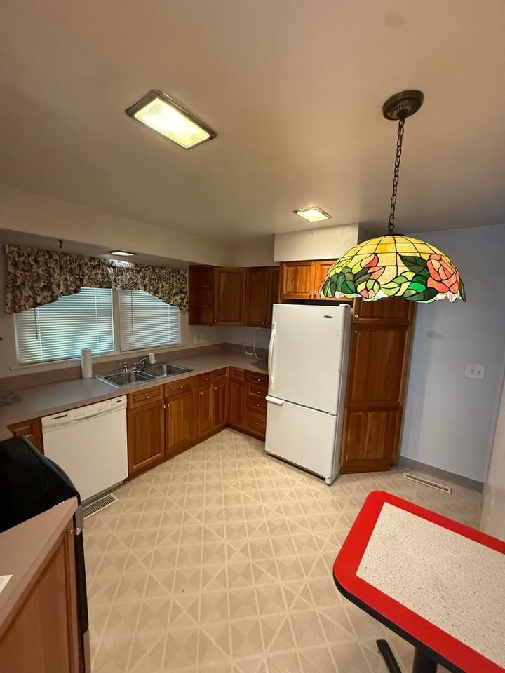 908 Churchill Cir - Photo 5 of 17