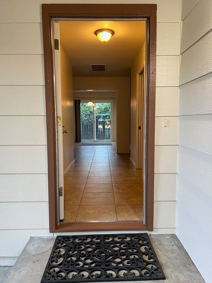 2409 Riedel Way - Photo 3 of 17
