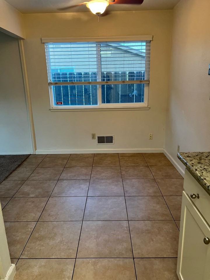 2409 Riedel Way - Photo 4 of 17