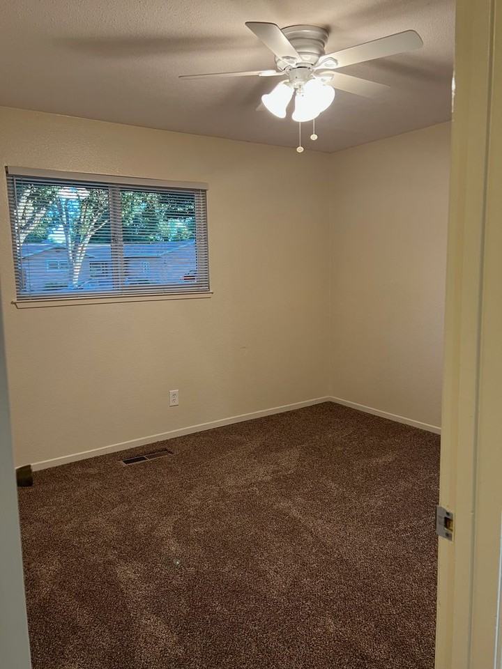 2409 Riedel Way - Photo 7 of 17