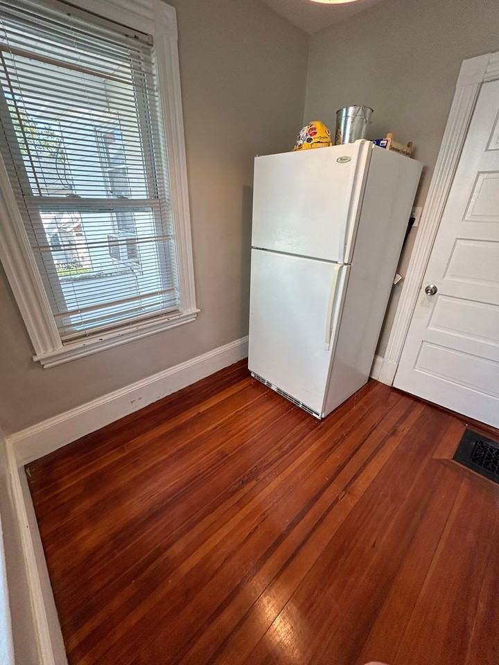 77 Bigelow St - Photo 6 of 7