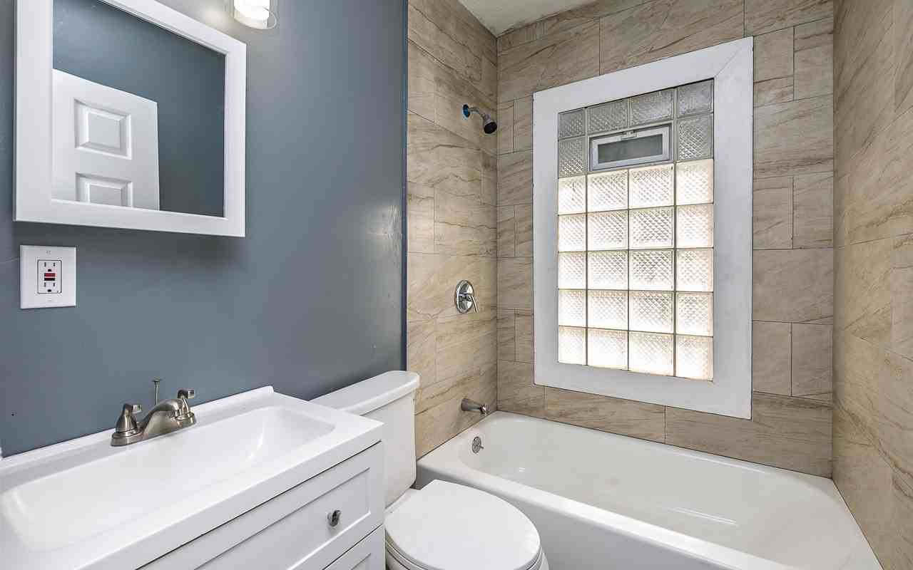 3924 East 123rd Street, Unit Unit B (Upstairs) - Photo 3 of 20