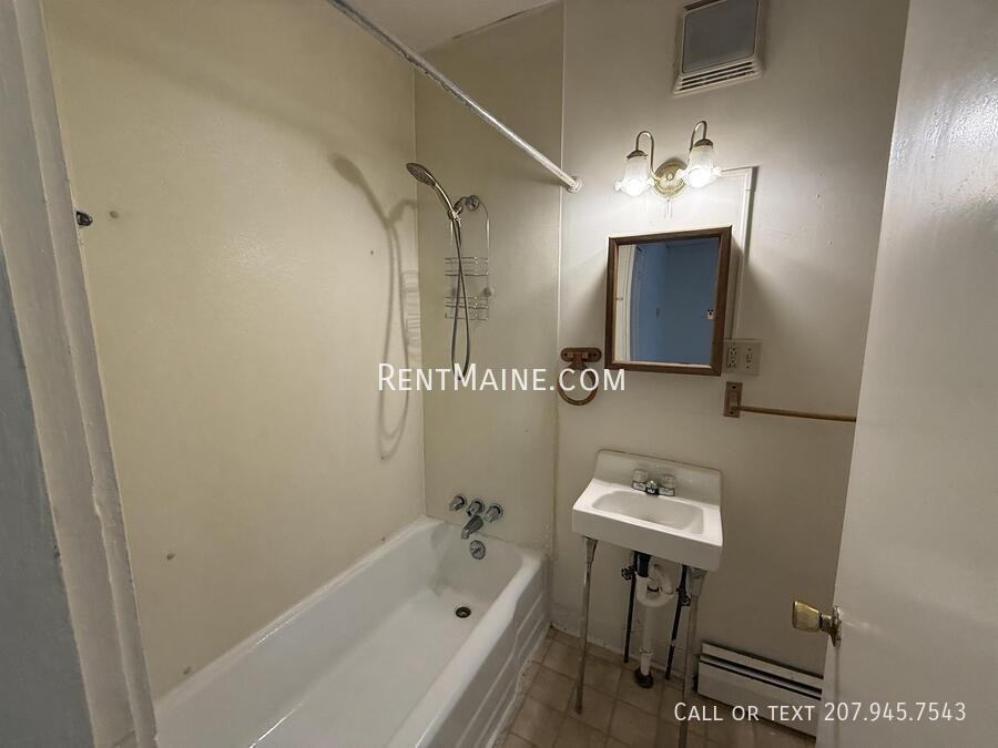 8 Commercial St #1 - Photo 6 of 7