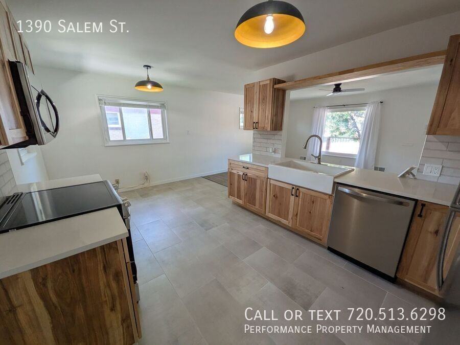 1390 Salem St - Photo 3 of 29