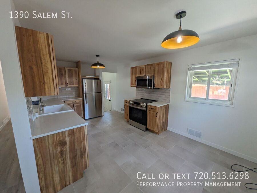1390 Salem St - Photo 4 of 29