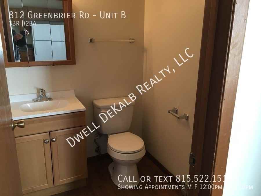 812 Greenbrier Rd #B - Photo 4 of 9