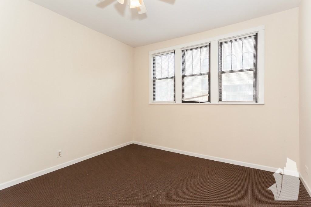 2254 N Southport Ave #2 - Photo 3 of 8