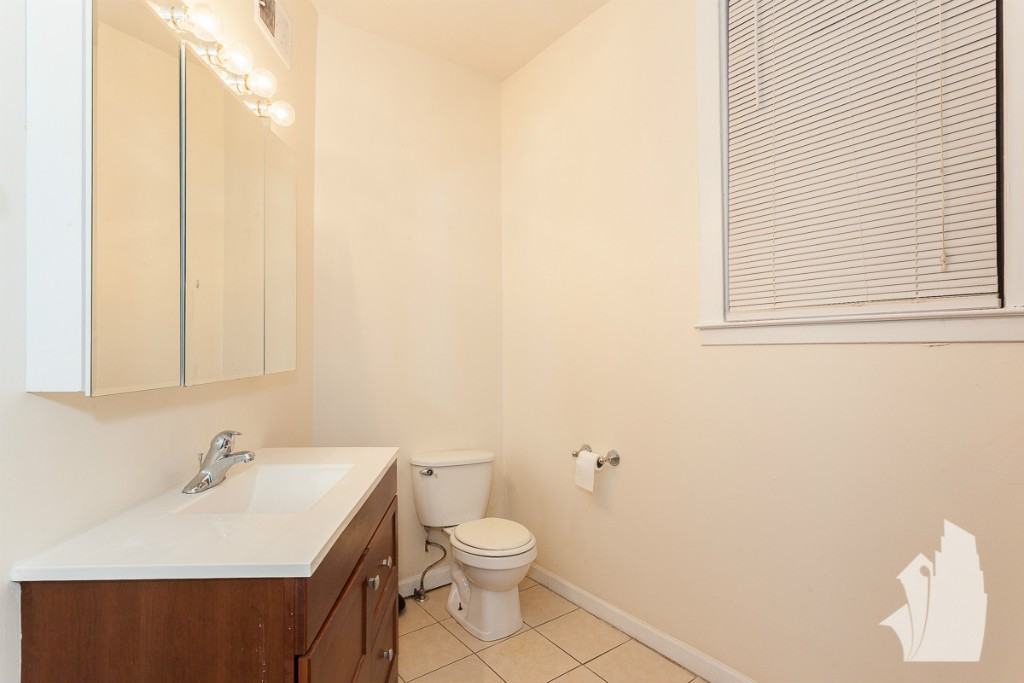 2254 N Southport Ave #2 - Photo 6 of 8