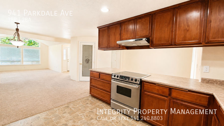 941 Parkdale Ave - Photo 7 of 20
