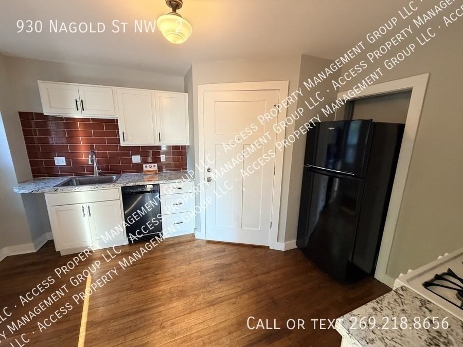 930 Nagold St Nw #2 - Photo 3 of 24