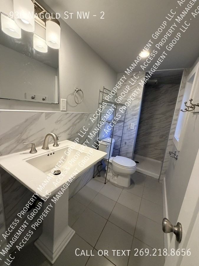 930 Nagold St Nw #2 - Photo 5 of 24