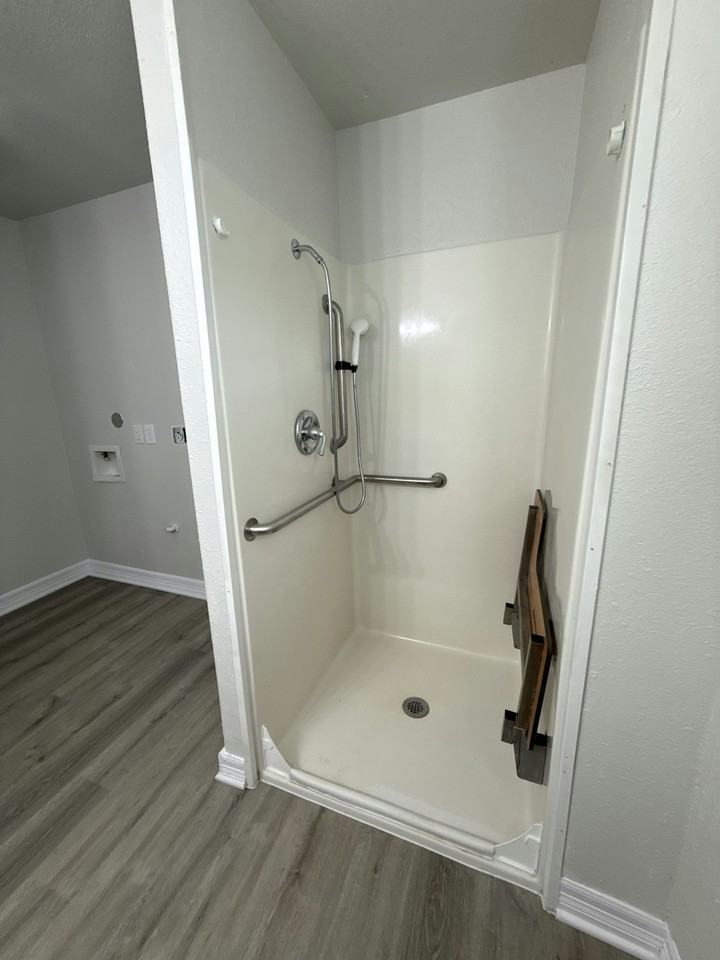 707 Denby Street - Photo 5 of 22