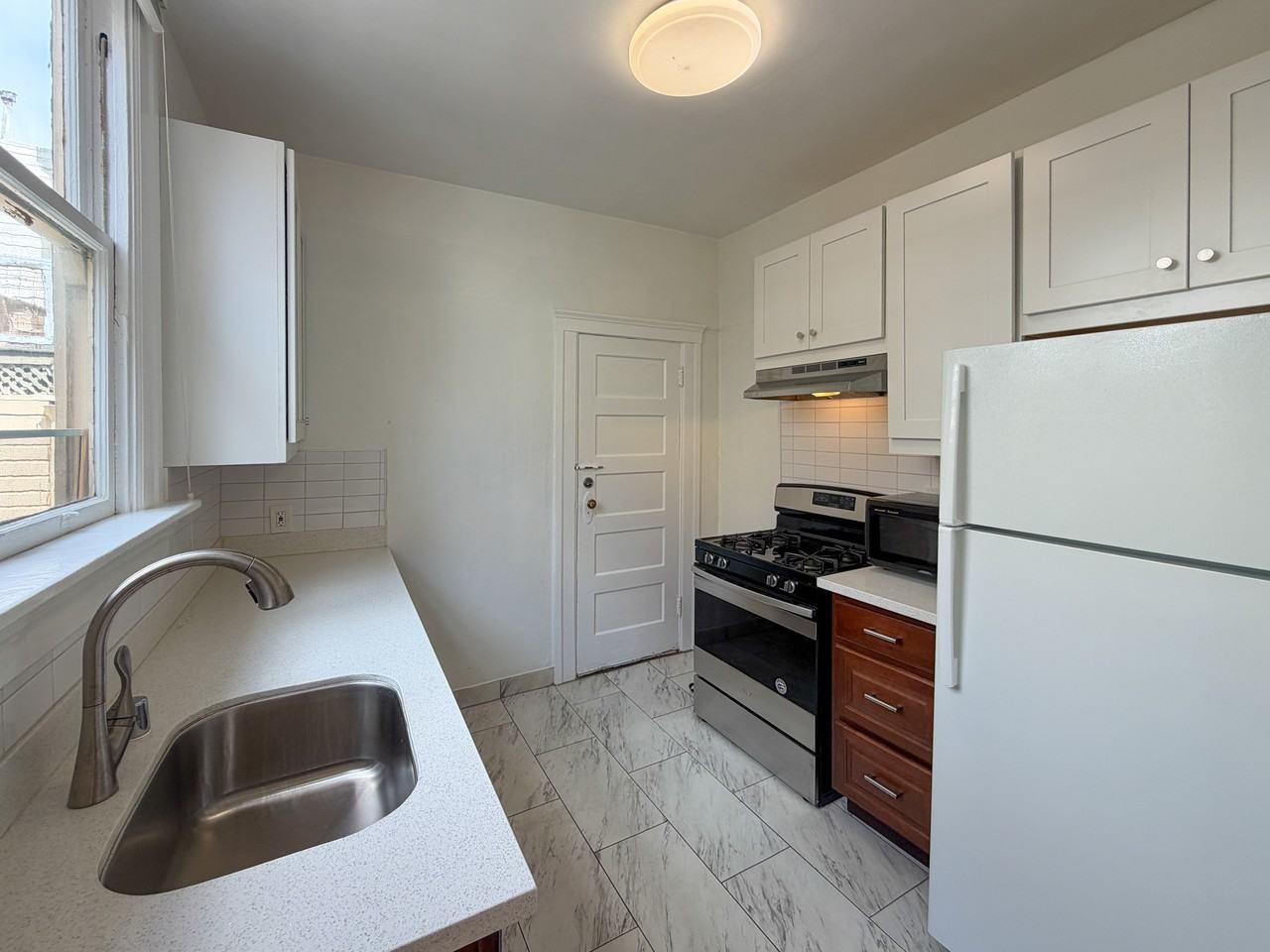 618 Cole St - Photo 3 of 13
