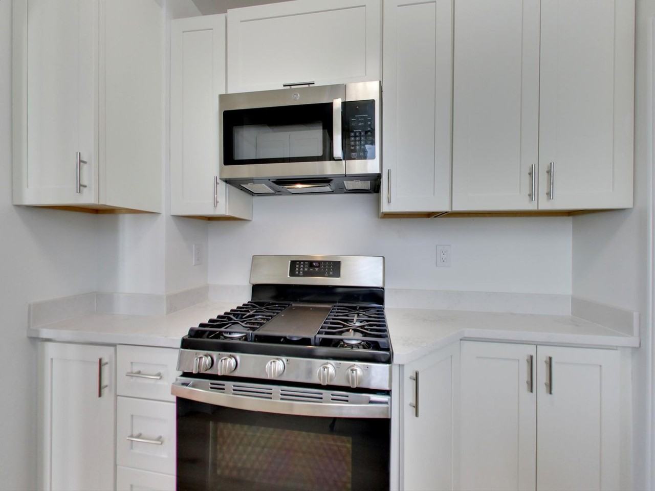 1111 Jones St #5 - Photo 6 of 17