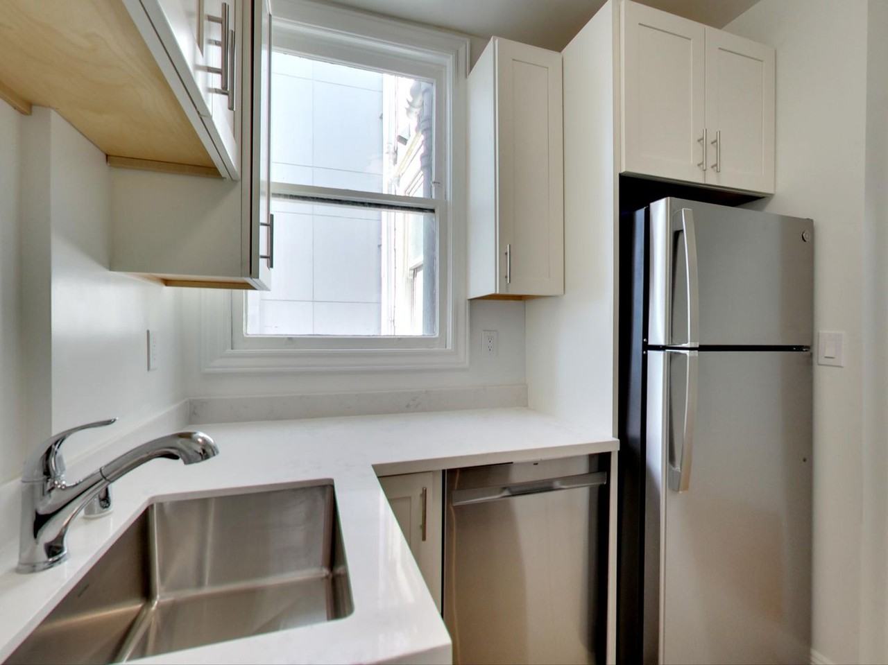 1111 Jones St #5 - Photo 7 of 17