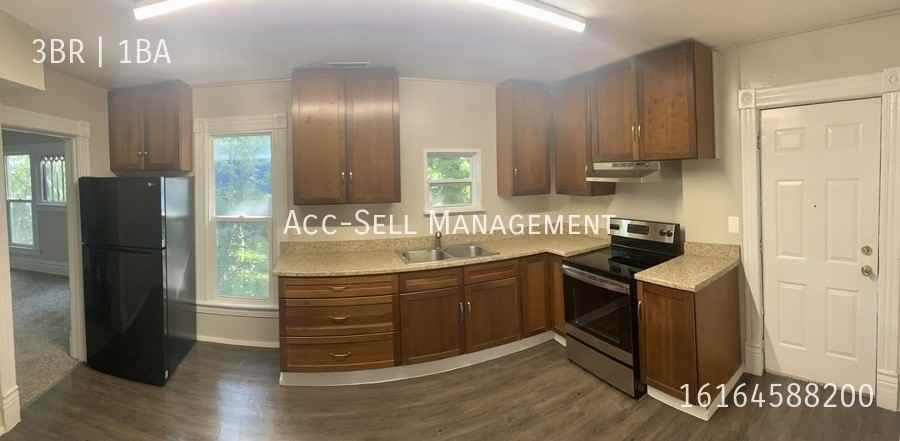 806 Douglas St Nw #2 - Photo 2 of 7