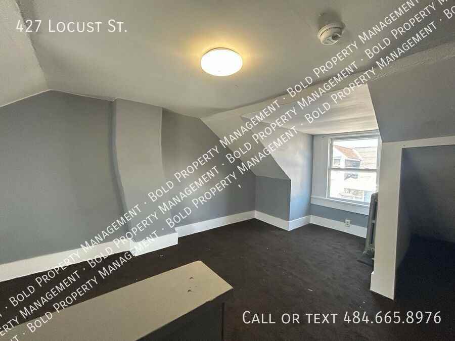427 Locust St - Photo 3 of 13