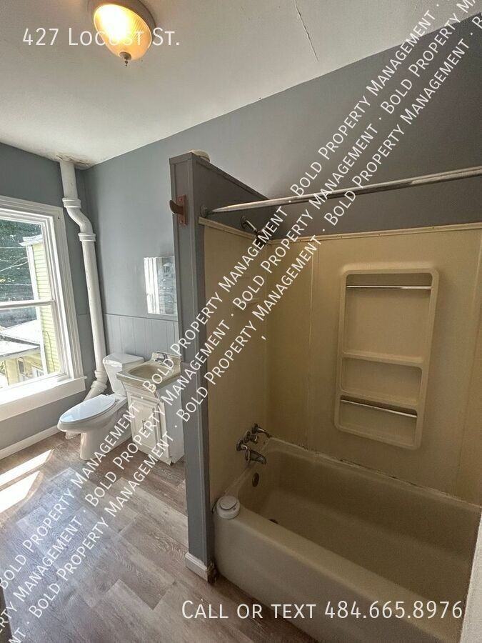 427 Locust St - Photo 5 of 13