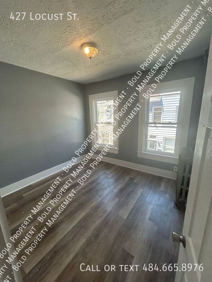 427 Locust St - Photo 6 of 13