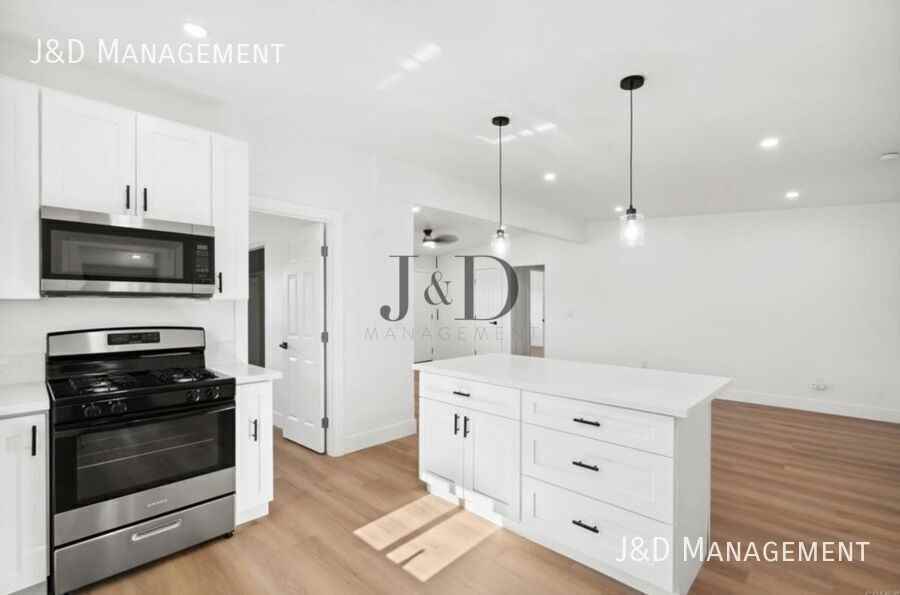 4251 College Ave - Photo 6 of 19