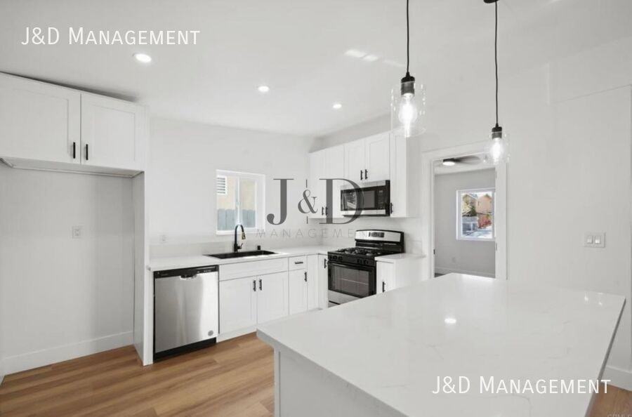 4251 College Ave - Photo 7 of 19