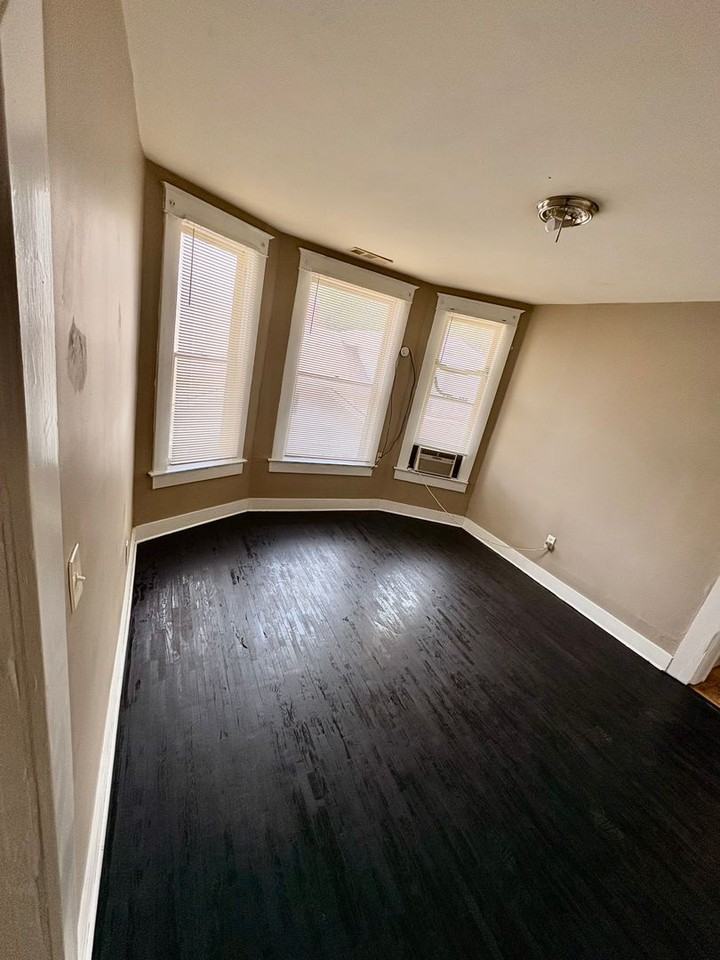 132 N Evergreen St #6 - Photo 6 of 11