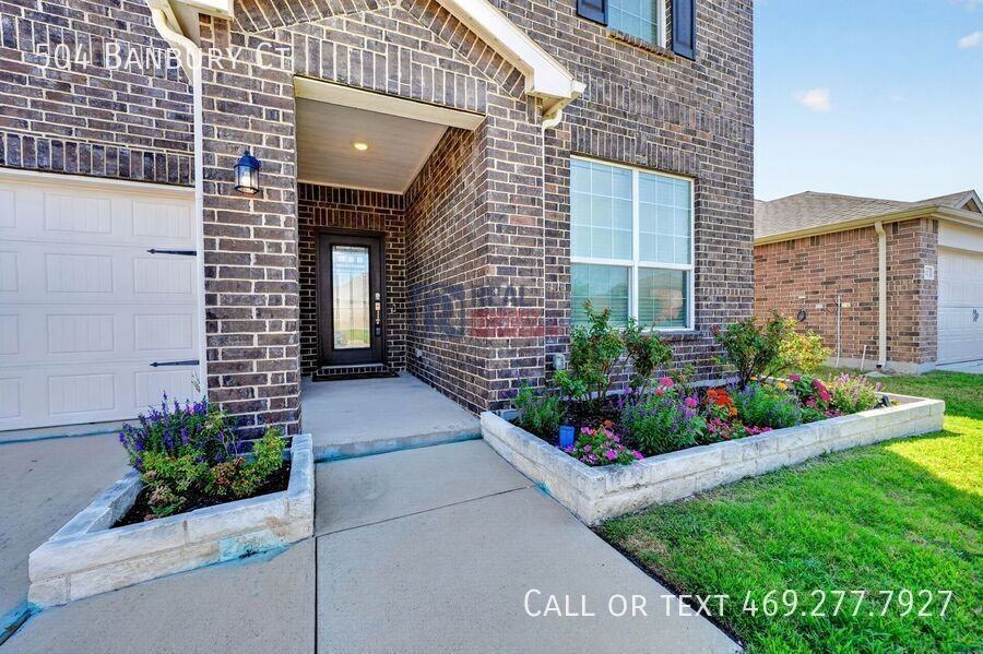 504 Banbury Ct - Photo 4 of 48