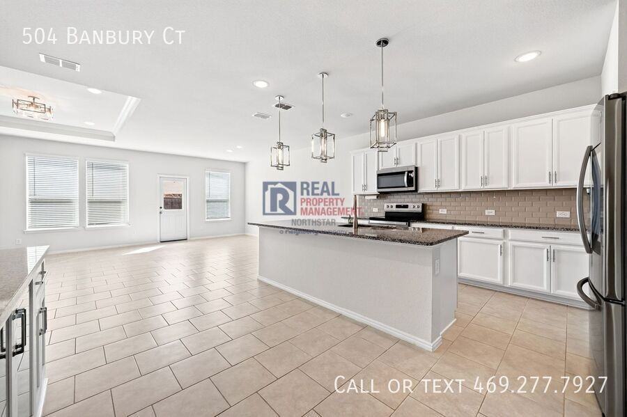 504 Banbury Ct - Photo 7 of 48