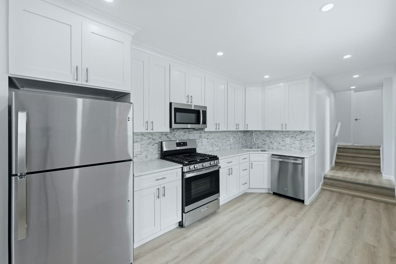 547 42nd Street, Unit 2 - Photo 3 of 14