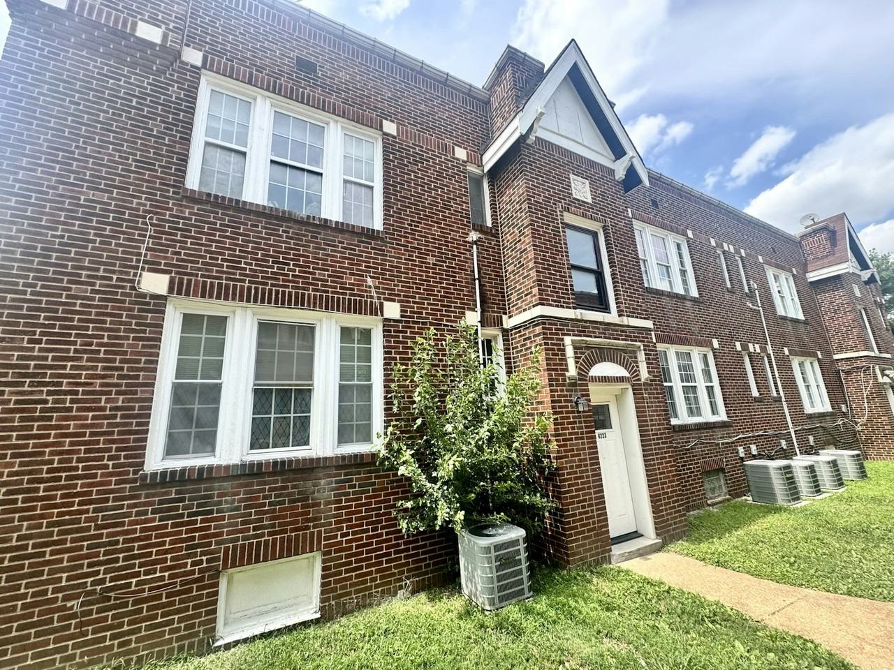 4223 Ellenwood Avenue, Unit 102 - Photo 6 of 17
