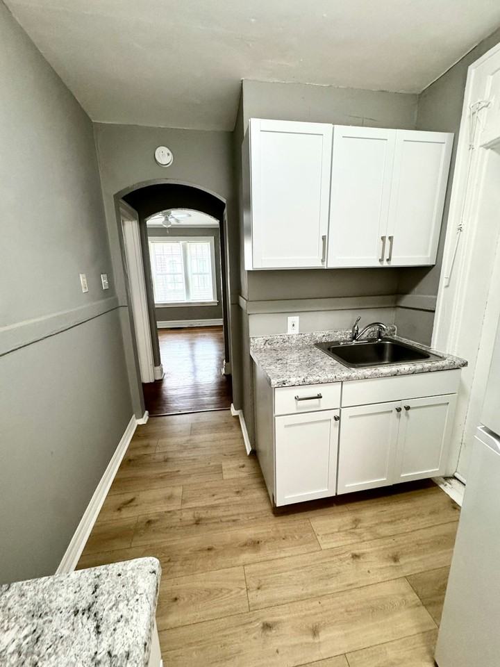 4223 Ellenwood Avenue, Unit 102 - Photo 7 of 17