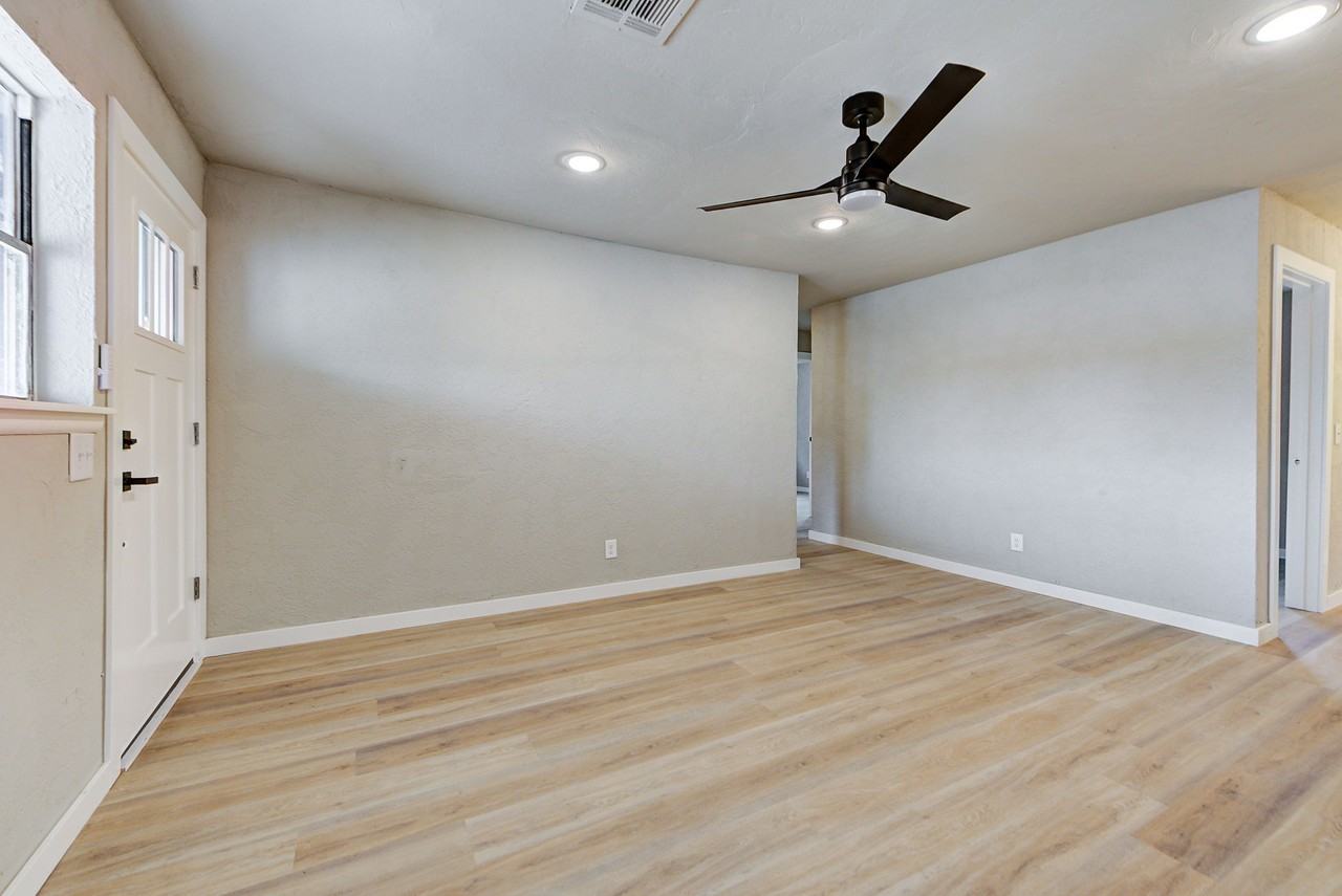 320 Nw 86th St #1 - Photo 3 of 18