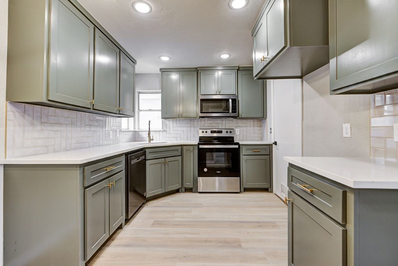 320 Nw 86th St #1 - Photo 5 of 18