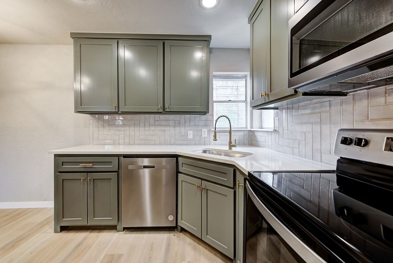 320 Nw 86th St #1 - Photo 6 of 18