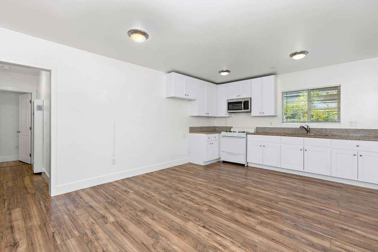 5344 Huntington Drive South, Unit 1 - Photo 3 of 21