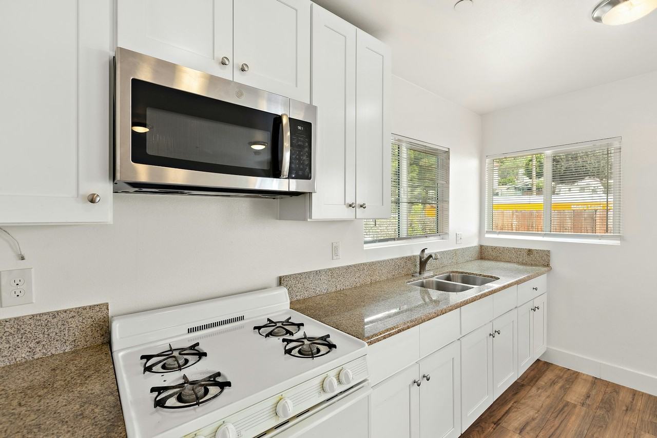 5344 Huntington Drive South, Unit 1 - Photo 6 of 21