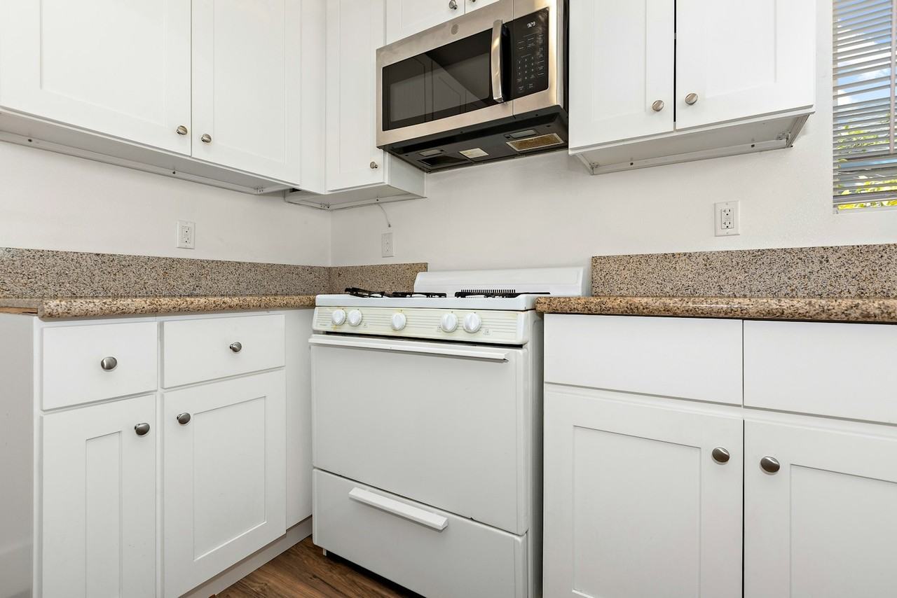 5344 Huntington Drive South, Unit 1 - Photo 7 of 21