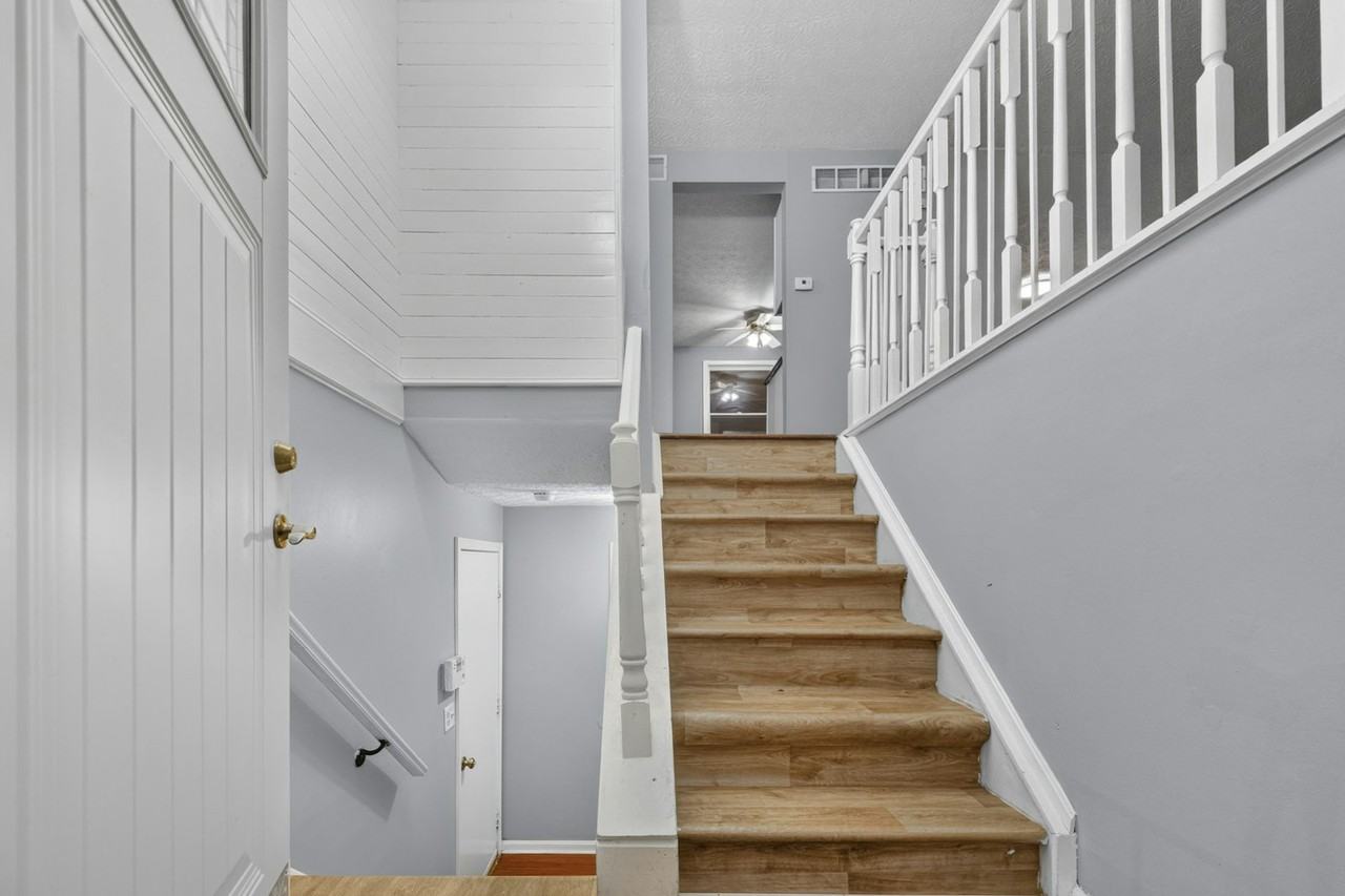 423 Doverwood Drive - Photo 3 of 31