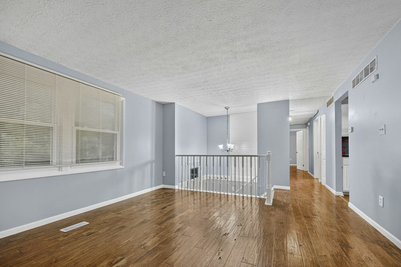 423 Doverwood Drive - Photo 5 of 31